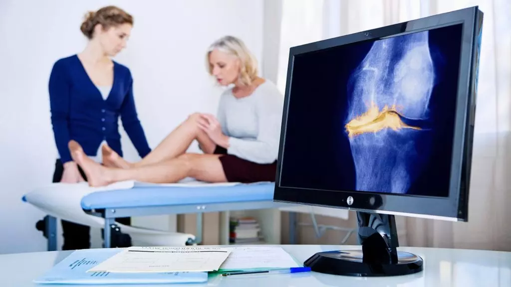 Рентгенография – считается основным методом в диагностике суставных воспалений, но не способна показать структуру мягких тканей
