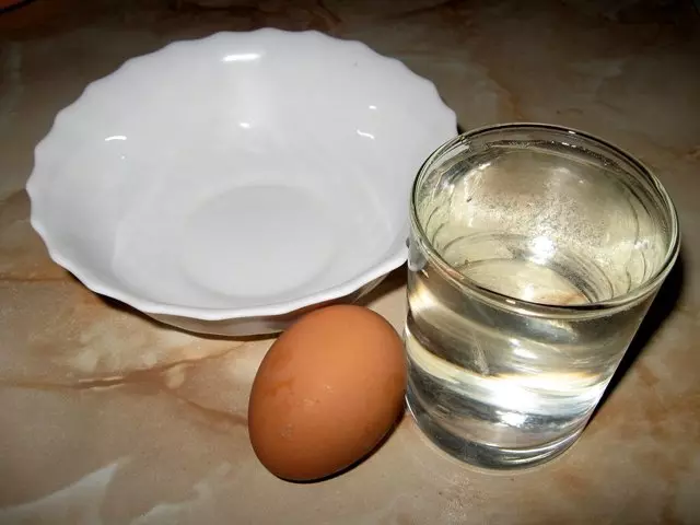 Яйцо с уксусом от пяточной шпоры
